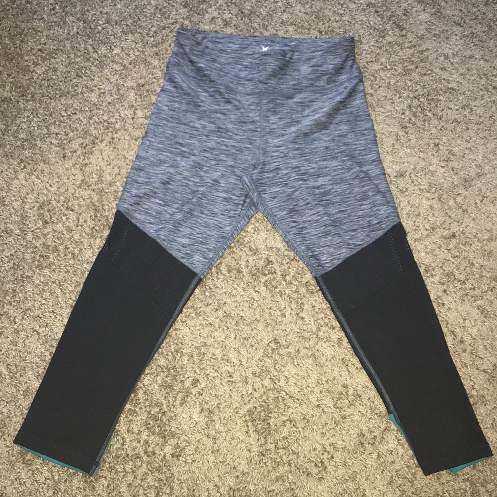 Express Performance Capri Leggings